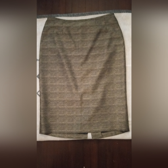 "LE SUIT" SKIRT SUIT - Picture 5 of 10